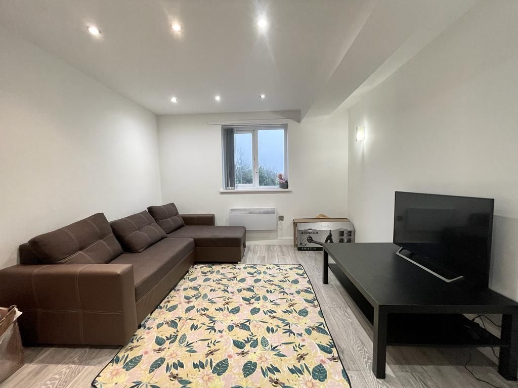 2 bed flat to rent in Stratton Road, Swindon SN1 Zoopla