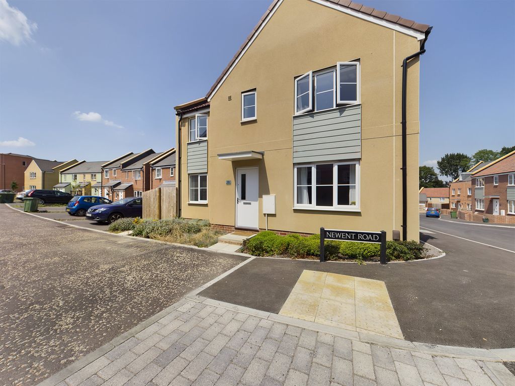 5 bed detached house to rent in Newent Road, Cheltenham