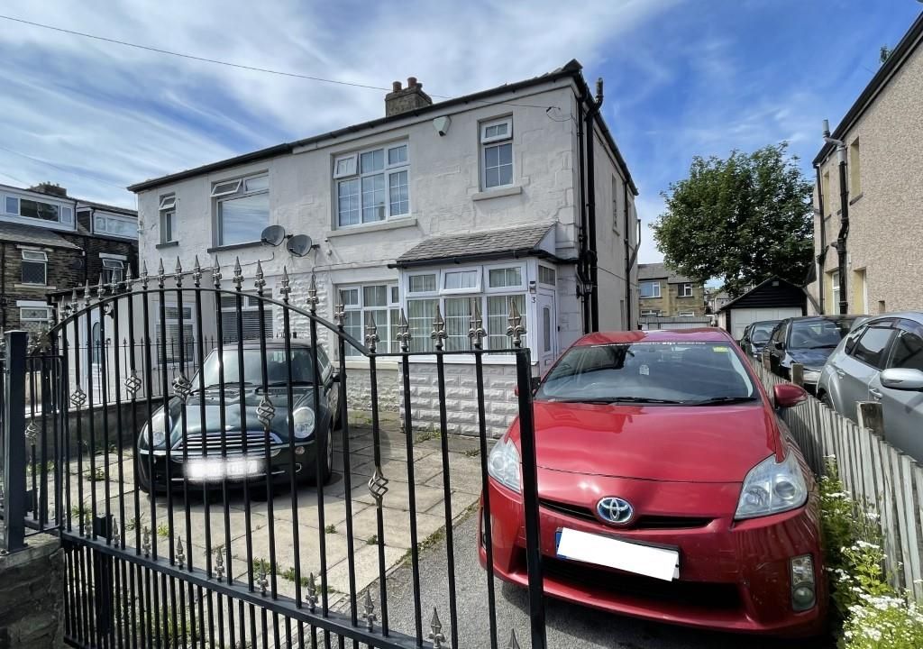 3 bed semidetached house for sale in Third Avenue, Bradford BD3, £