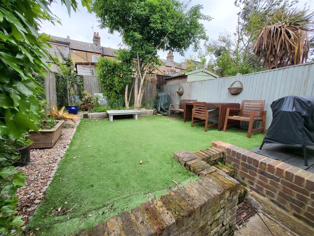 3 bed property to rent in Burlington Road, Enfield EN2 Zoopla