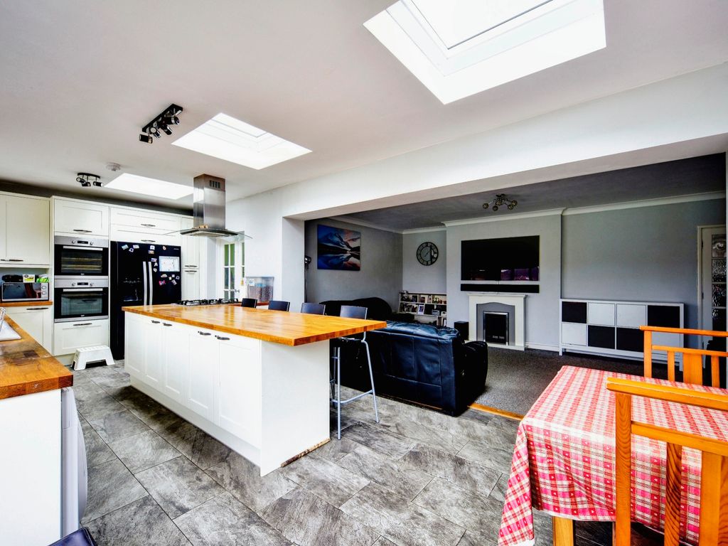 3 bed semidetached house for sale in Sutton Road, Maidstone, Kent ME15