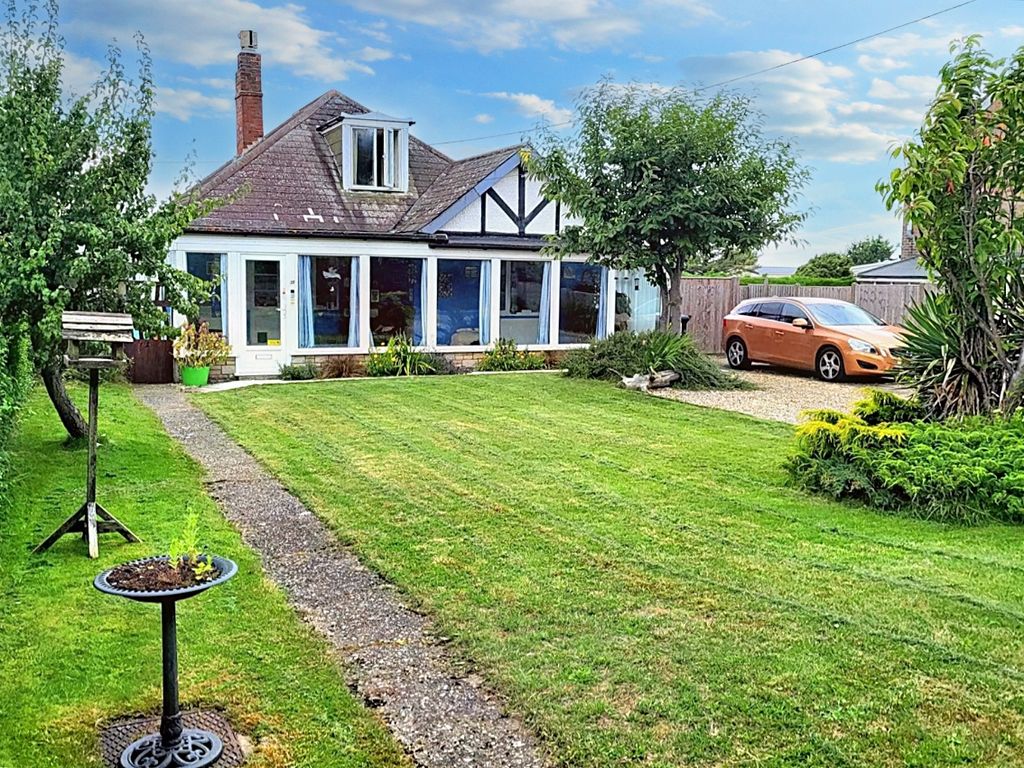 4 bed bungalow for sale in Anderby Road, Chapel St Leonards PE24, £