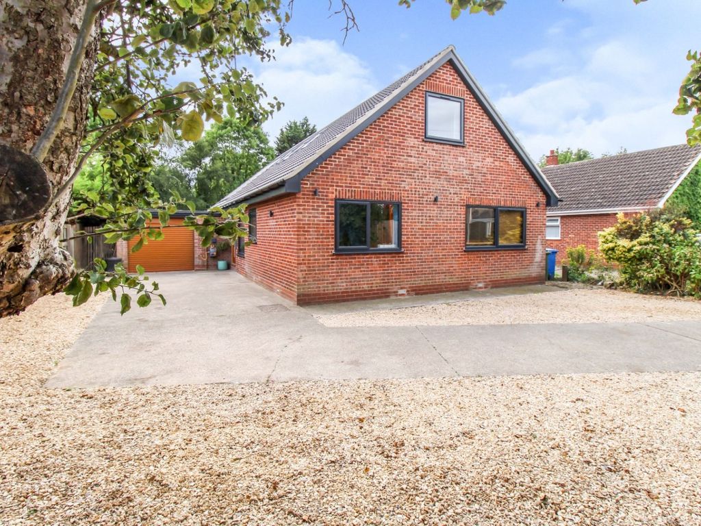 5 bed detached house for sale in Butterfield Close, East Cowick DN14, £