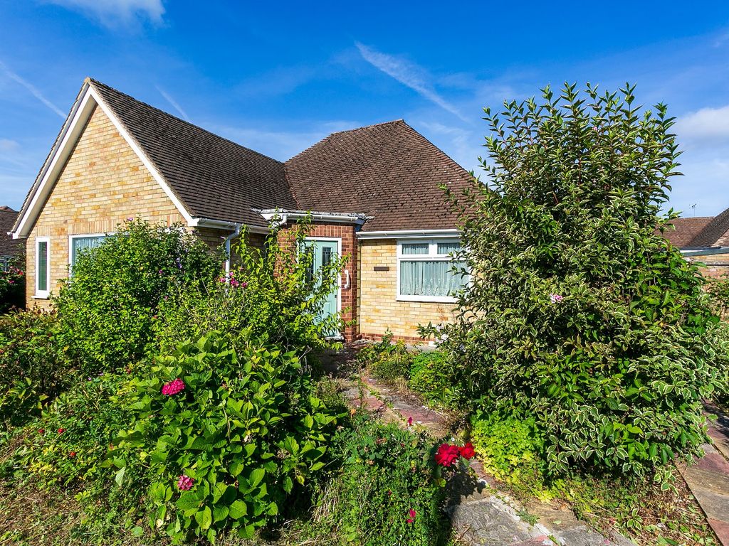 3 bed bungalow for sale in Langley Way, Watford, Hertfordshire WD17, £