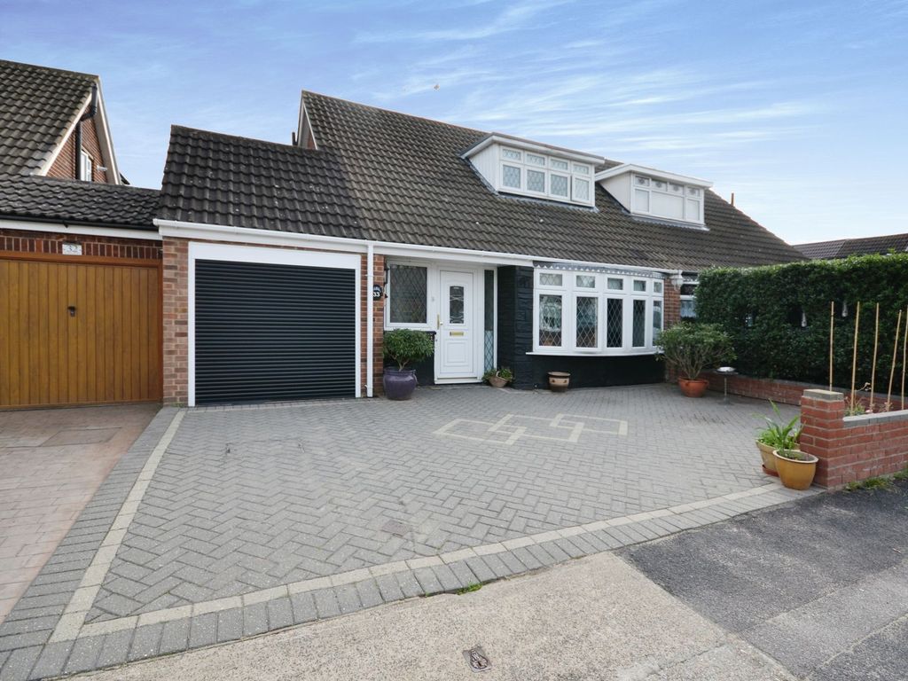 3 bed semidetached house for sale in Branksome Close, StanfordLeHope