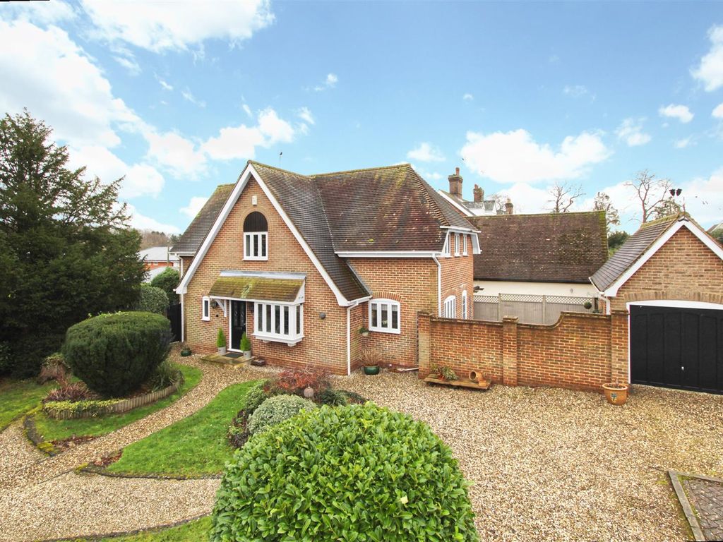 3 bed detached house for sale in Hadham Cross, Much Hadham SG10, £