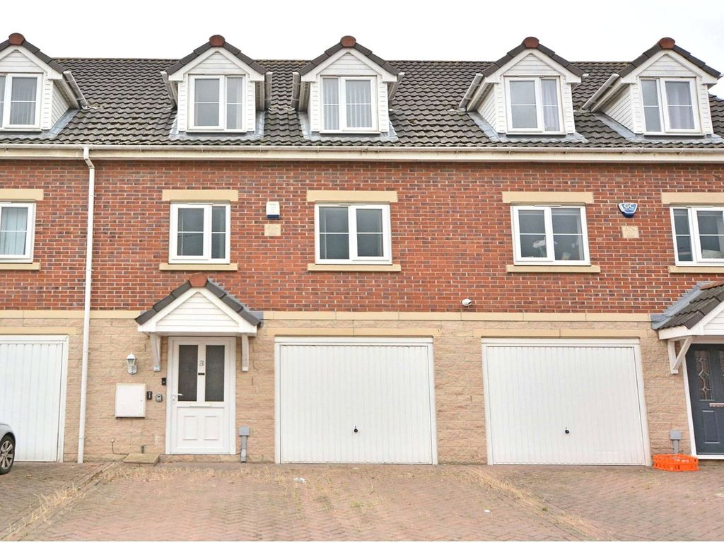 3 bed town house for sale in Pauline Terrace, Castleford, West