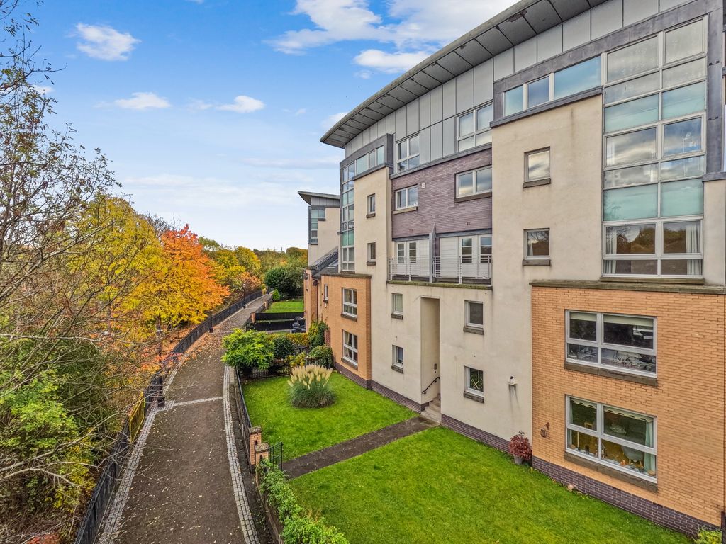 2 bed flat for sale in Waterside Place, Oatlands, Glasgow G5, £149,000