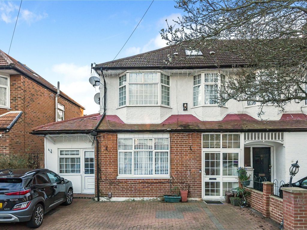 5 bed end terrace house for sale in Princes Avenue, Palmers Green