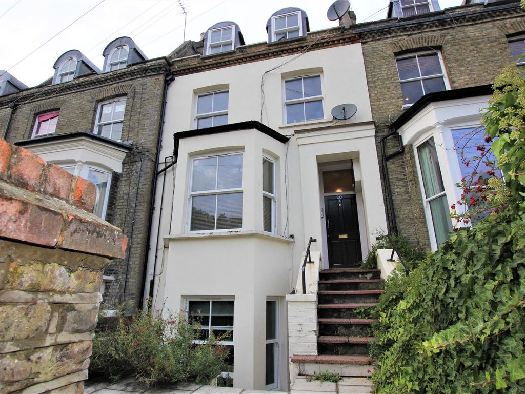 3 bed flat to rent in Sparsholt Road, Finsbury Park N19, £2,950 pcm