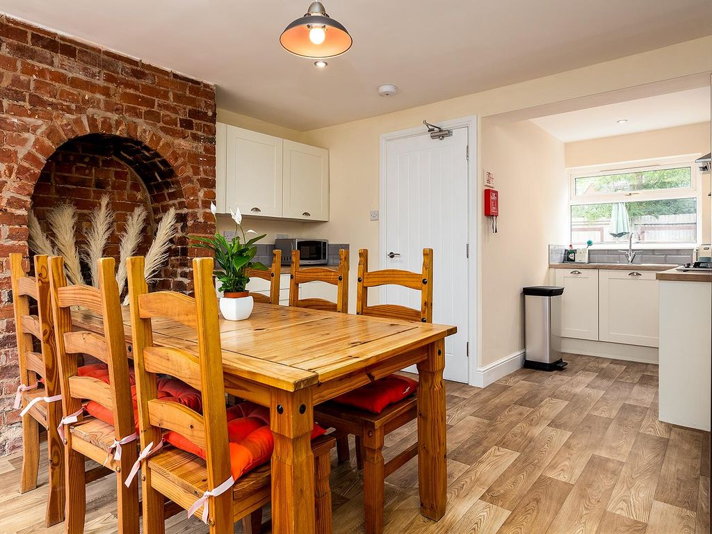 Room to rent in Birchfield Road, Redditch B97, £525 pcm Zoopla