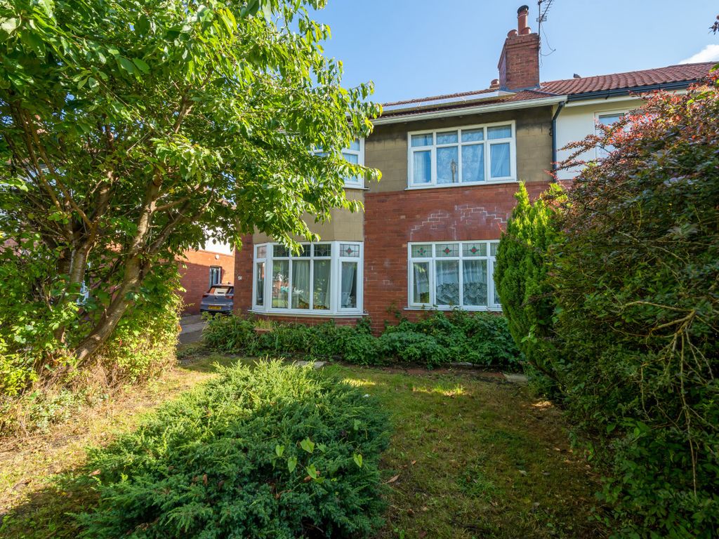 3 bed semidetached house for sale in Stainburn Drive, Leeds, West
