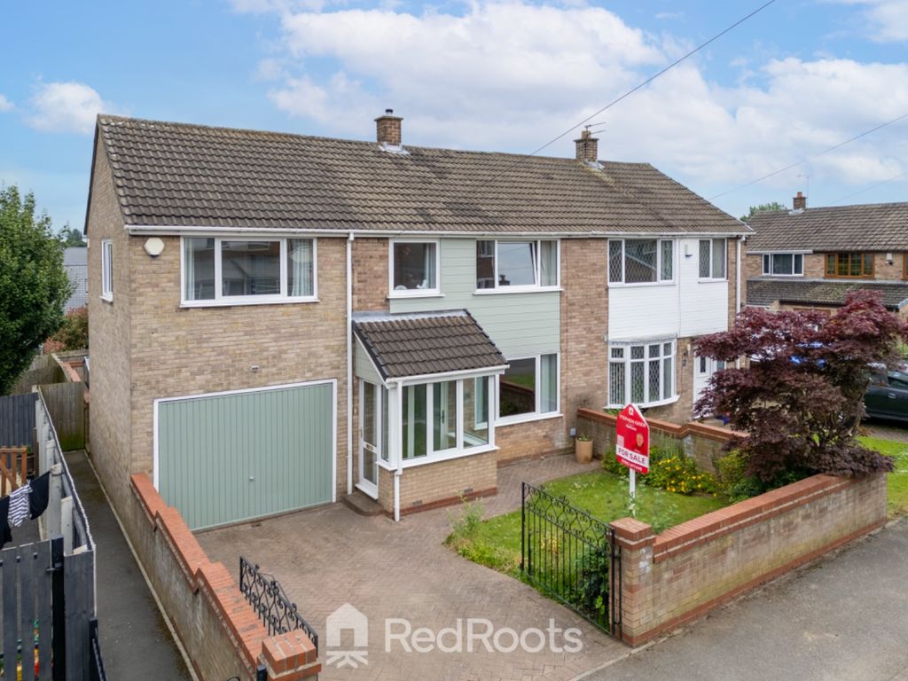 4 bed semidetached house for sale in Springvale Road, South Kirkby