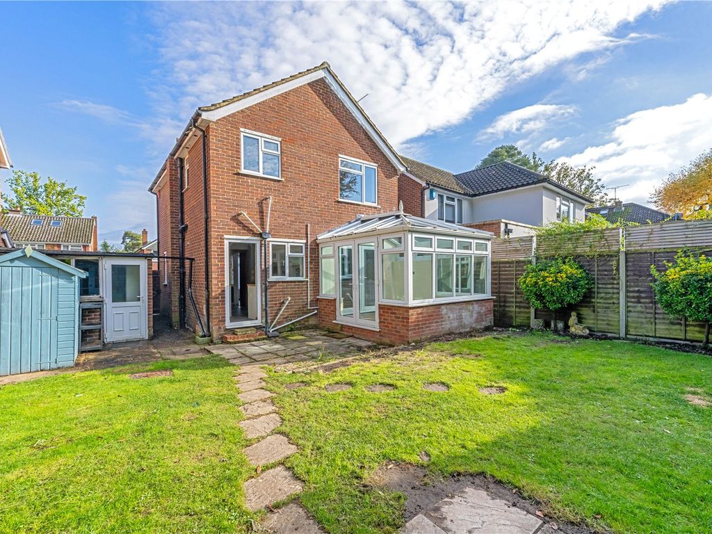 3 bed detached house for sale in Butler Road, Crowthorne, Berkshire