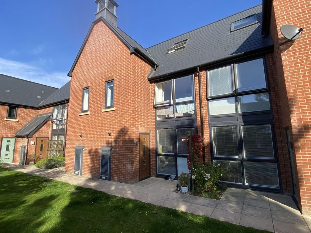 2 bed town house to rent in Wedmore Court, Wantage OX12, £1,500 pcm