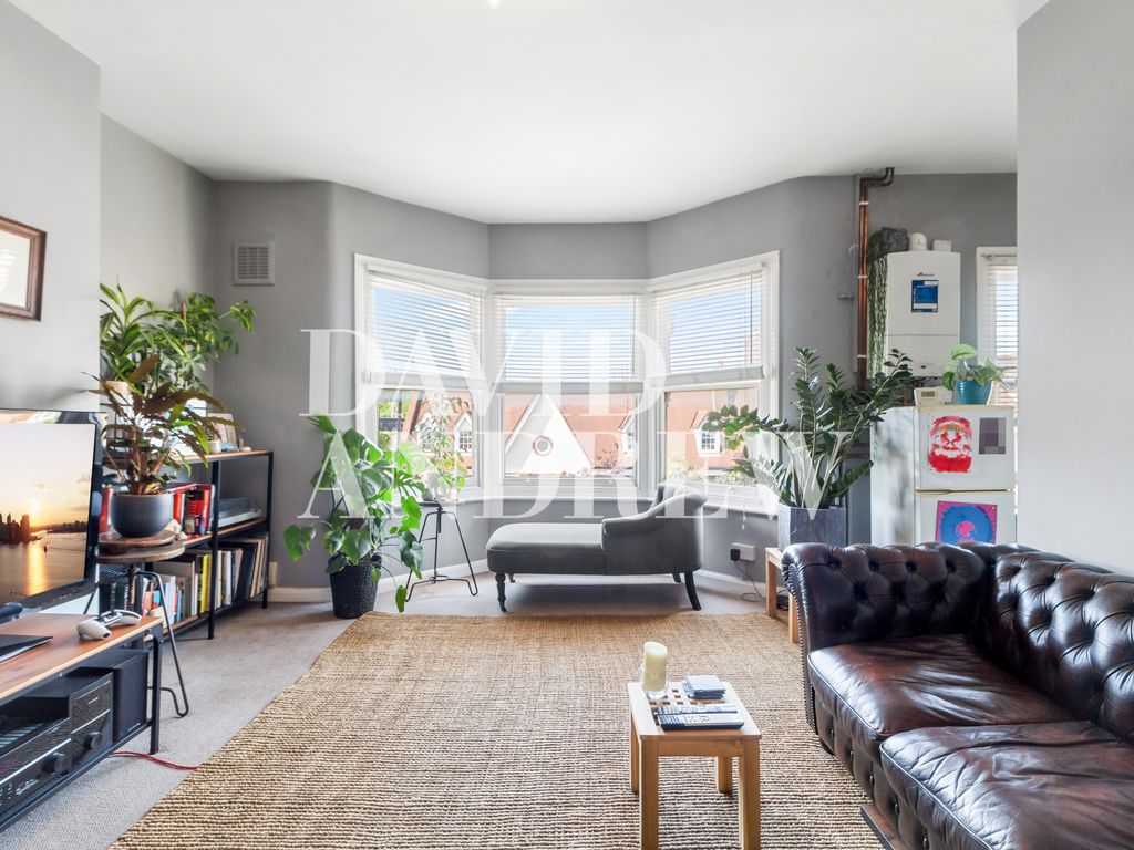 1 bed flat to rent in Stapleton Hall Road, London N4, £1,900 pcm Zoopla