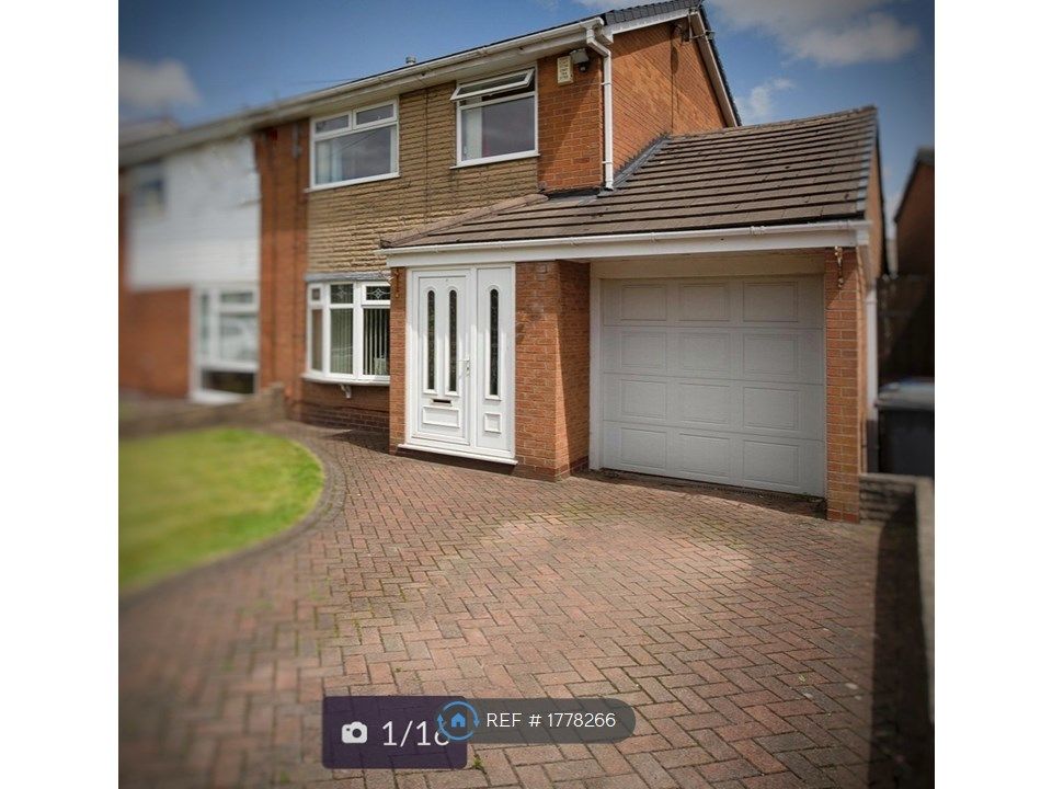 3 bed semidetached house to rent in Raglan Avenue, Whitefield