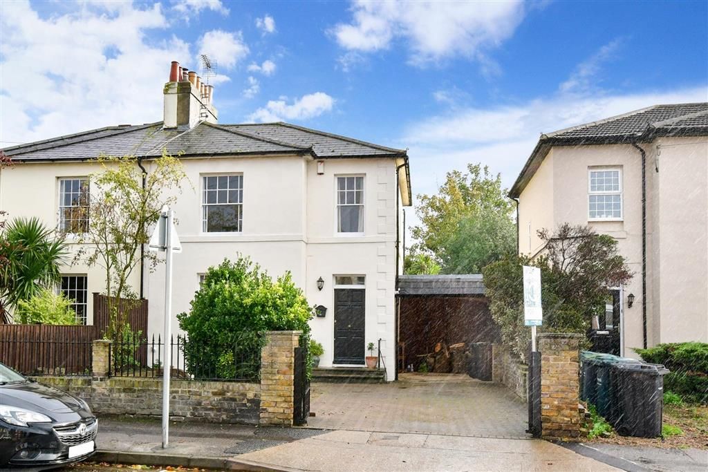 5 bed semidetached house for sale in Darnley Road, Gravesend, Kent