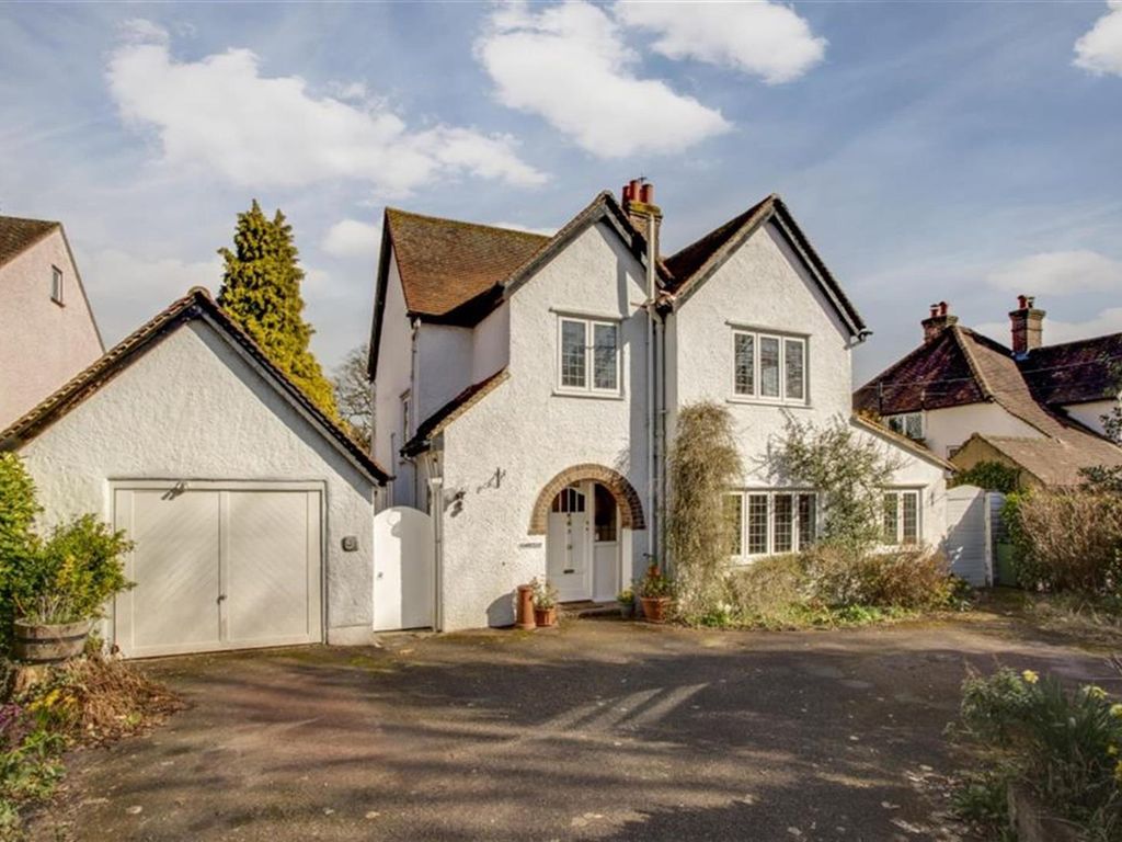 3 bed detached house for sale in Parkfield Avenue, Amersham