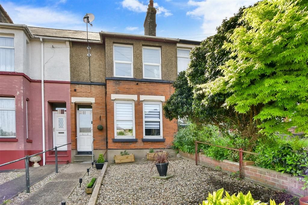 3 bed terraced house for sale in Magpie Hall Road, Chatham, Kent ME4