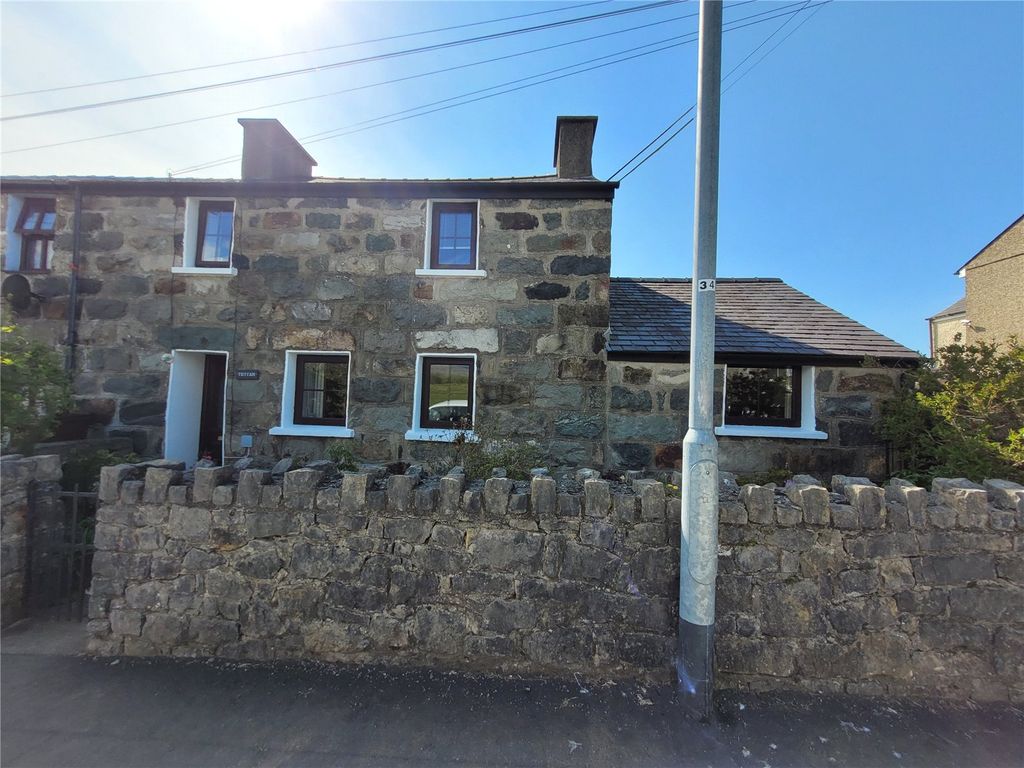 3 bed end terrace house for sale in Cefn Faesllyn, Penygroes