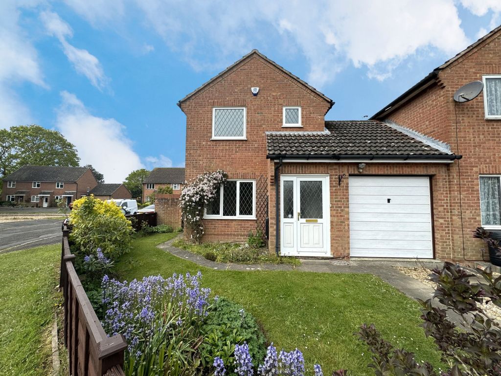 3 bed link detached house for sale in Ryecroft, Titchfield Common