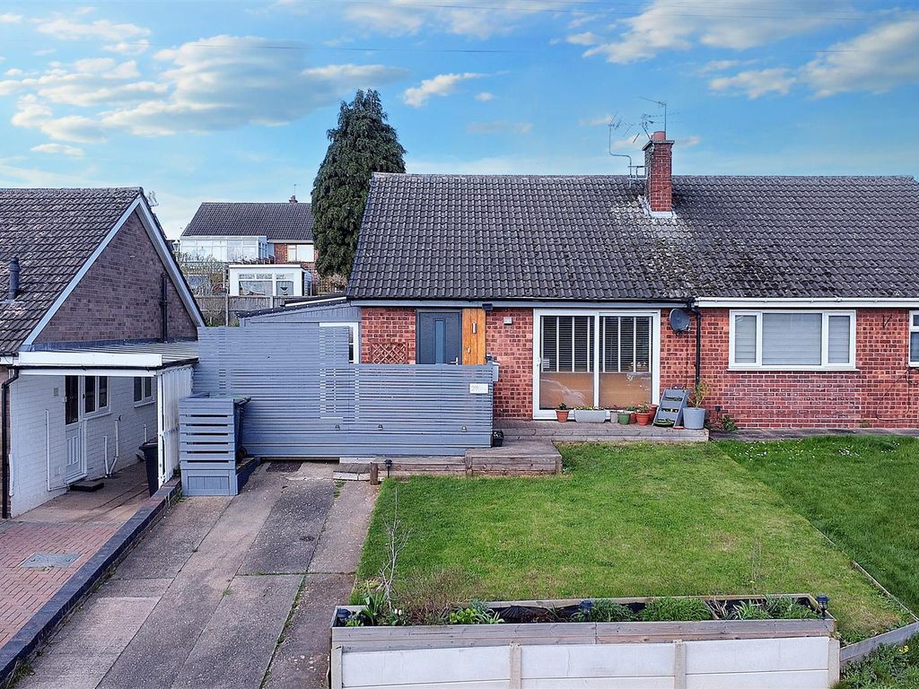 2 bed semidetached bungalow for sale in Sisley Avenue, Stapleford