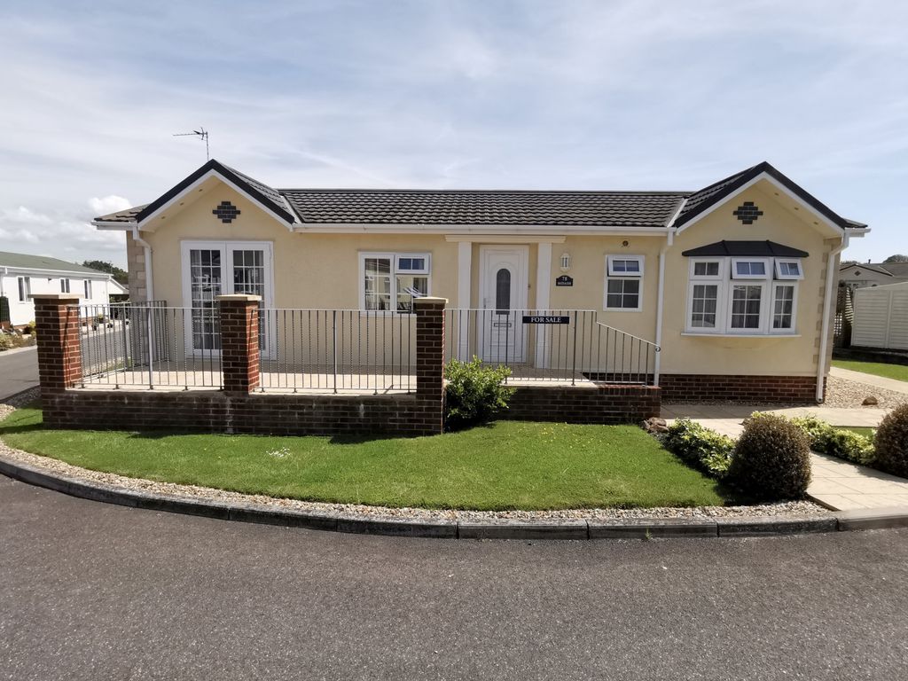2 bed bungalow for sale in Eastbourne Heights, Oaktree Lane, Eastbourne