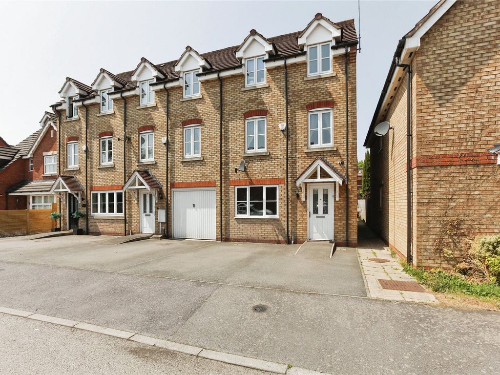 4 bed town house for sale in Parnell Close, Littlethorpe, Leicester