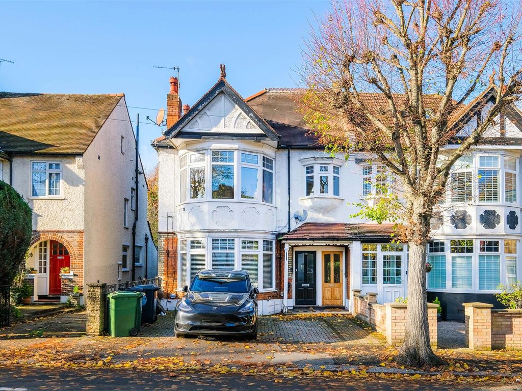 2 bed flat to rent in Beresford Road, Chingford E4 Zoopla