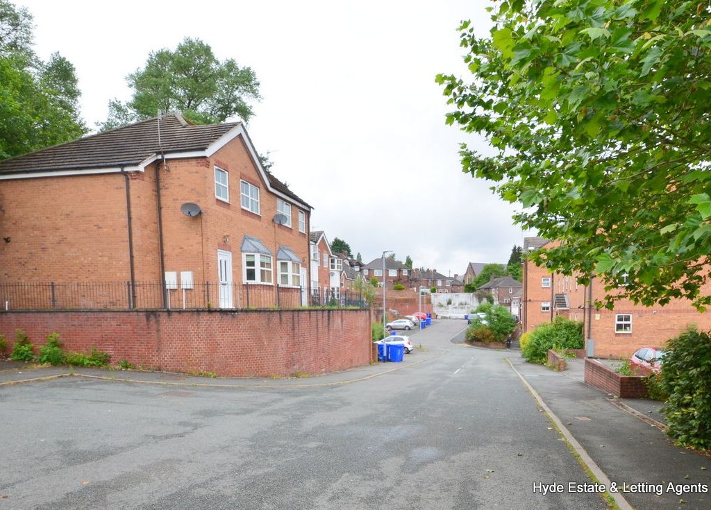 3 bed semidetached house to rent in St. Andrews Square, Penkhull