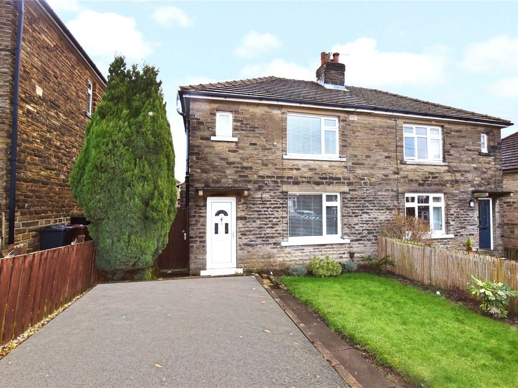 3 bed semidetached house for sale in Moorland Drive, Guiseley, Leeds