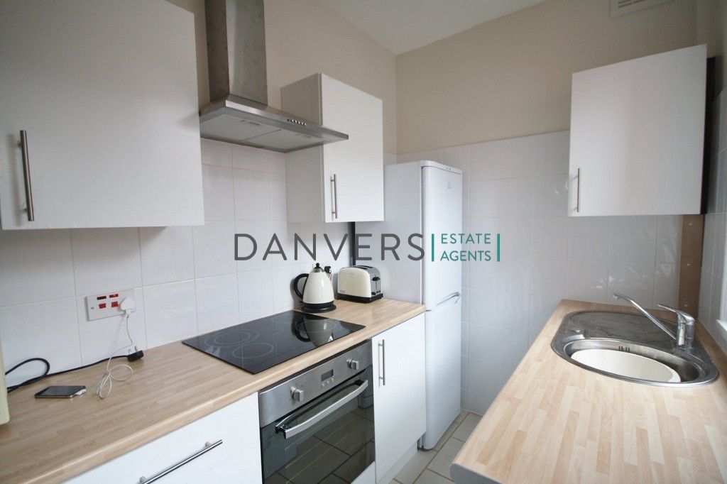 3 bed detached house to rent in Shaftesbury Road, Leicester LE3 Zoopla