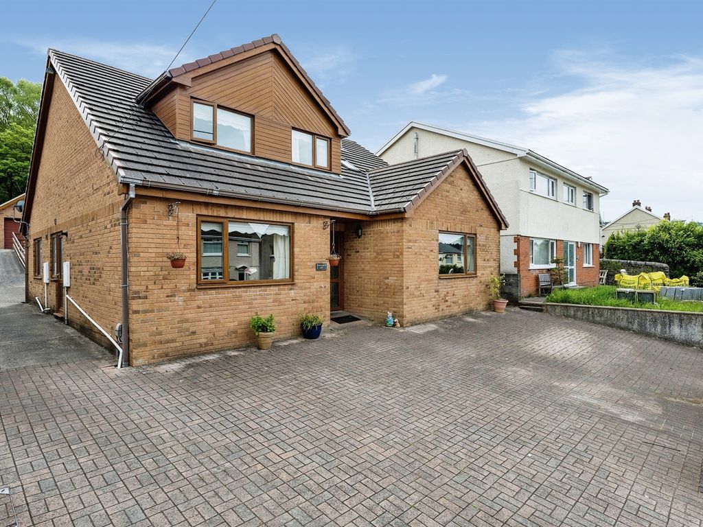 5 bed detached bungalow for sale in Fforest Hill, Aberdulais, Neath
