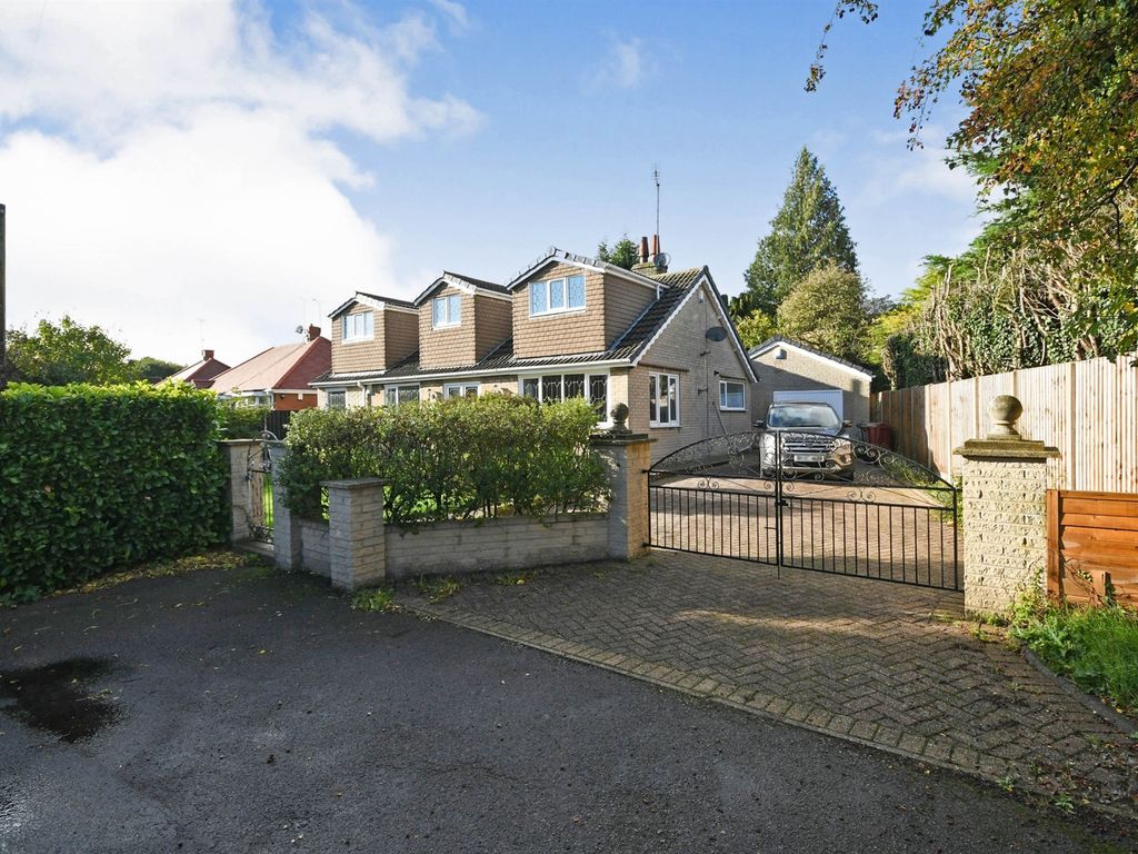4 bed detached bungalow for sale in Brook Lane, Clowne, Chesterfield