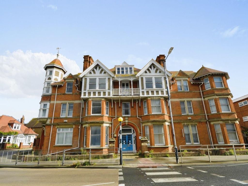 2 bed flat to rent in Canterbury Road, Herne Bay CT6, £1,100 pcm Zoopla