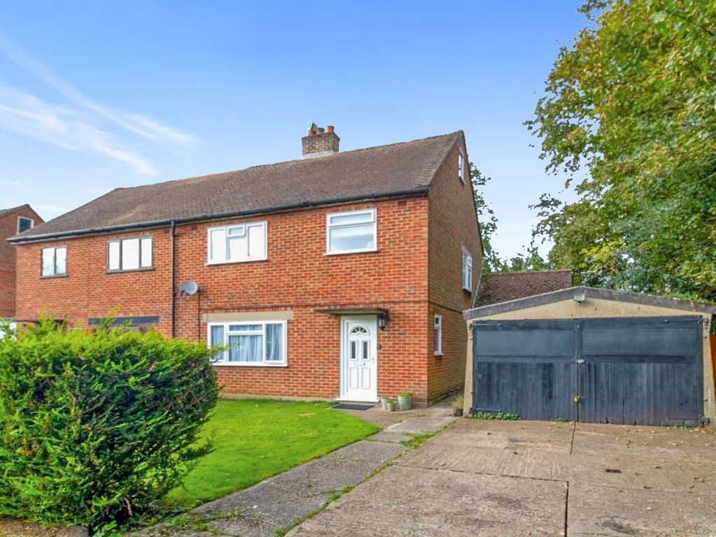 3 bed semidetached house for sale in Farm Road, Warlingham CR6, £