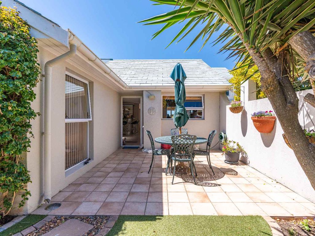 2 bed detached house for sale in Woodbridge Island, Milnerton, South
