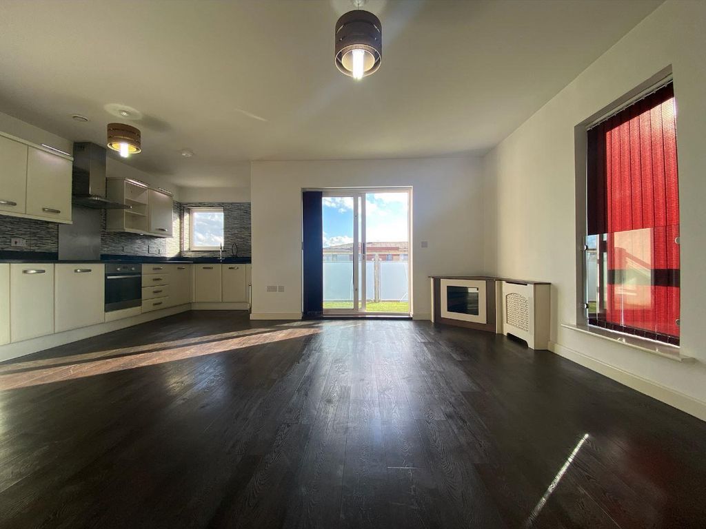 3 bed flat for sale in Grantham House, Taywood Road, Northolt UB5, £