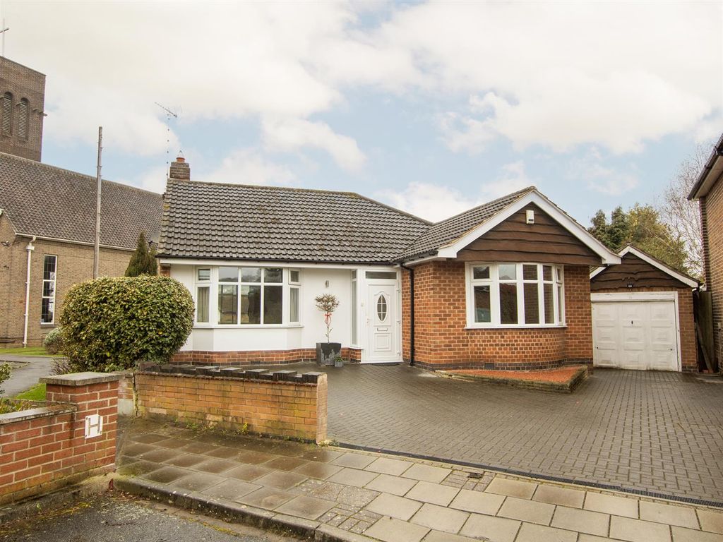 3 bed detached bungalow for sale in De Vere Gardens, Woodthorpe