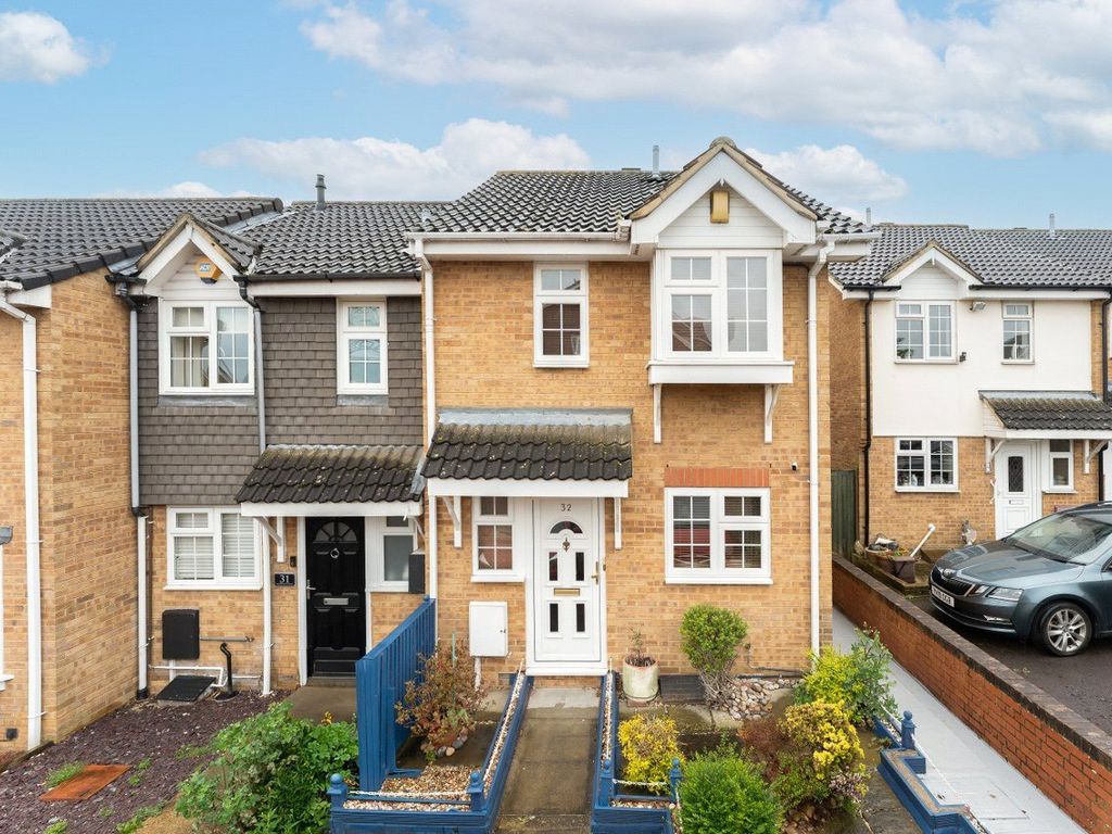 3 bed end terrace house for sale in Groveside Close, Carshalton, Surrey