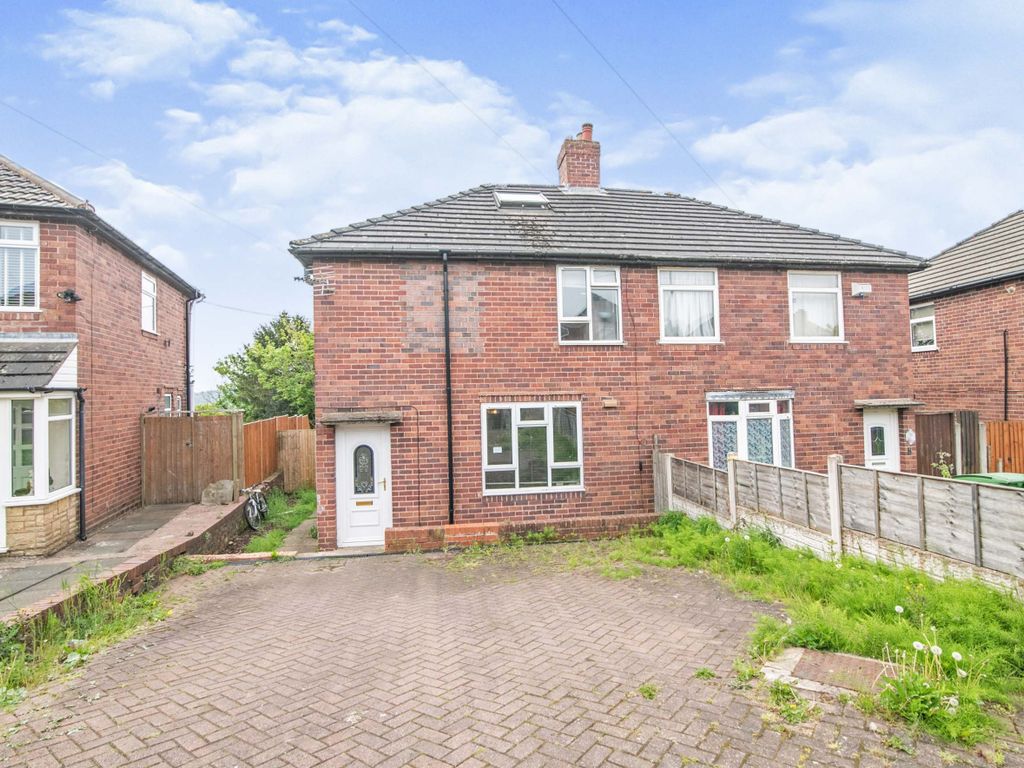 4 bed semidetached house for sale in Barnfield Road, Halesowen B62