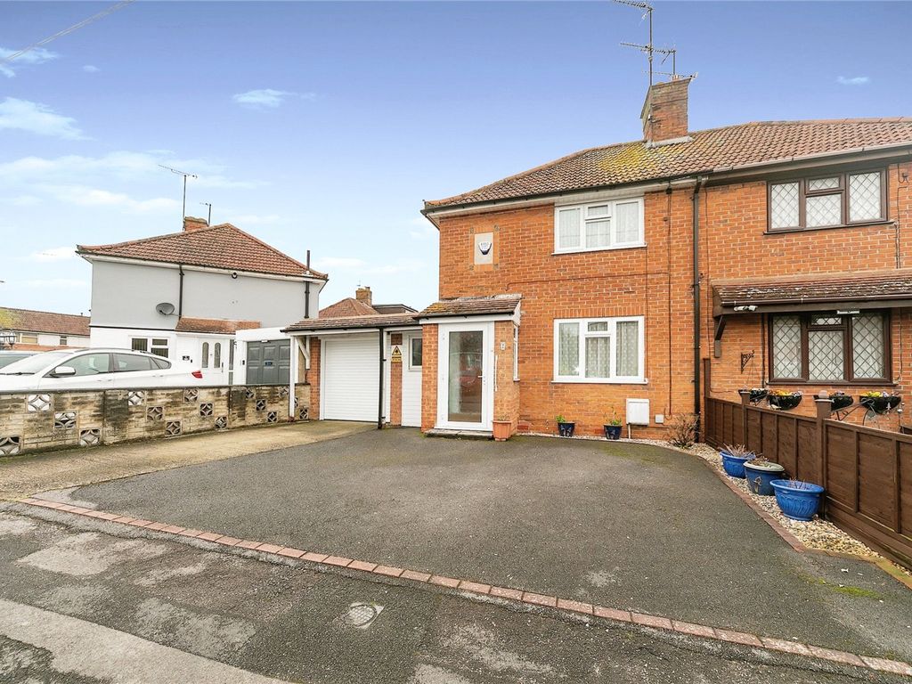 2 bed semidetached house for sale in Thurlestone Gardens, Reading RG2