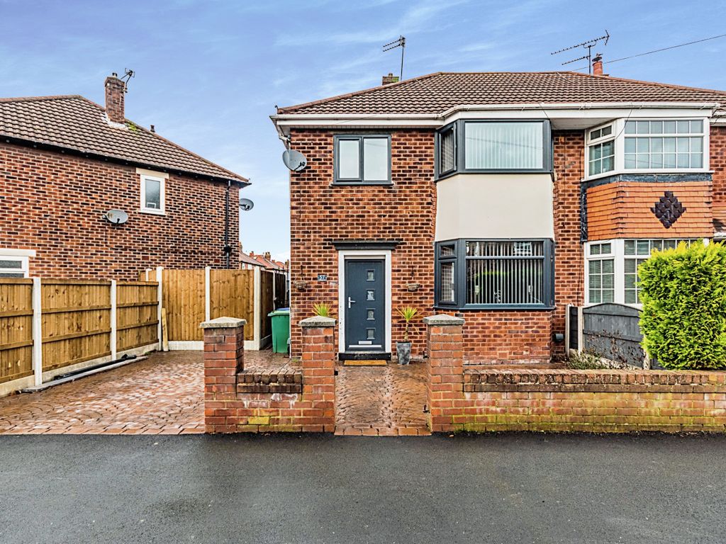 3 bed semidetached house for sale in Knypersley Avenue, Offerton