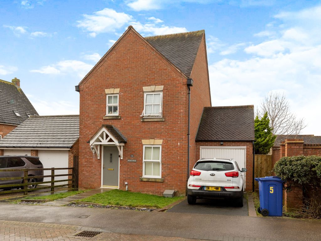 3 bed detached house for sale in Usher Drive, Banbury, Oxfordshire OX16