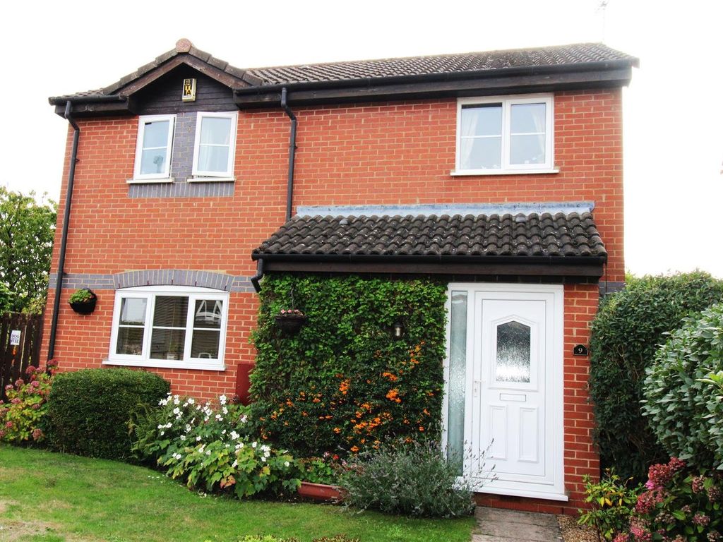 3 bed detached house for sale in Maple Drive, Wellingborough NN8, £