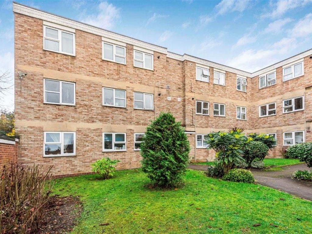 2 bed flat to rent in Malvern Court, Reading RG1 Zoopla