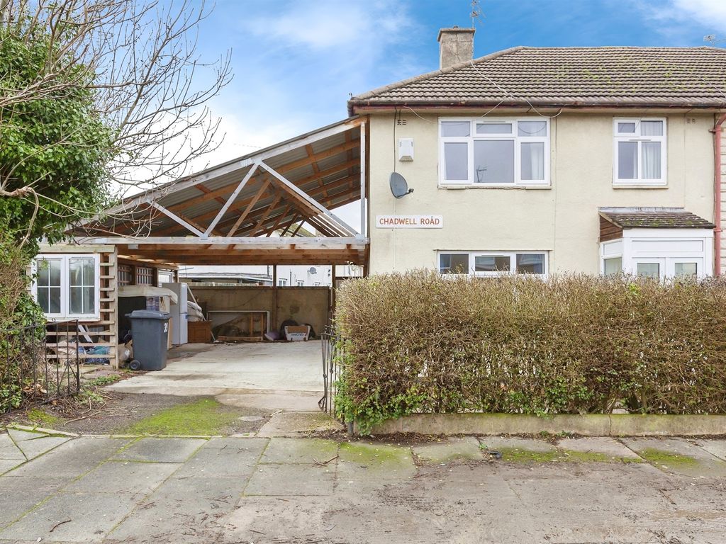 3 bed semidetached house for sale in Chadwell Road, Leicester LE3, £