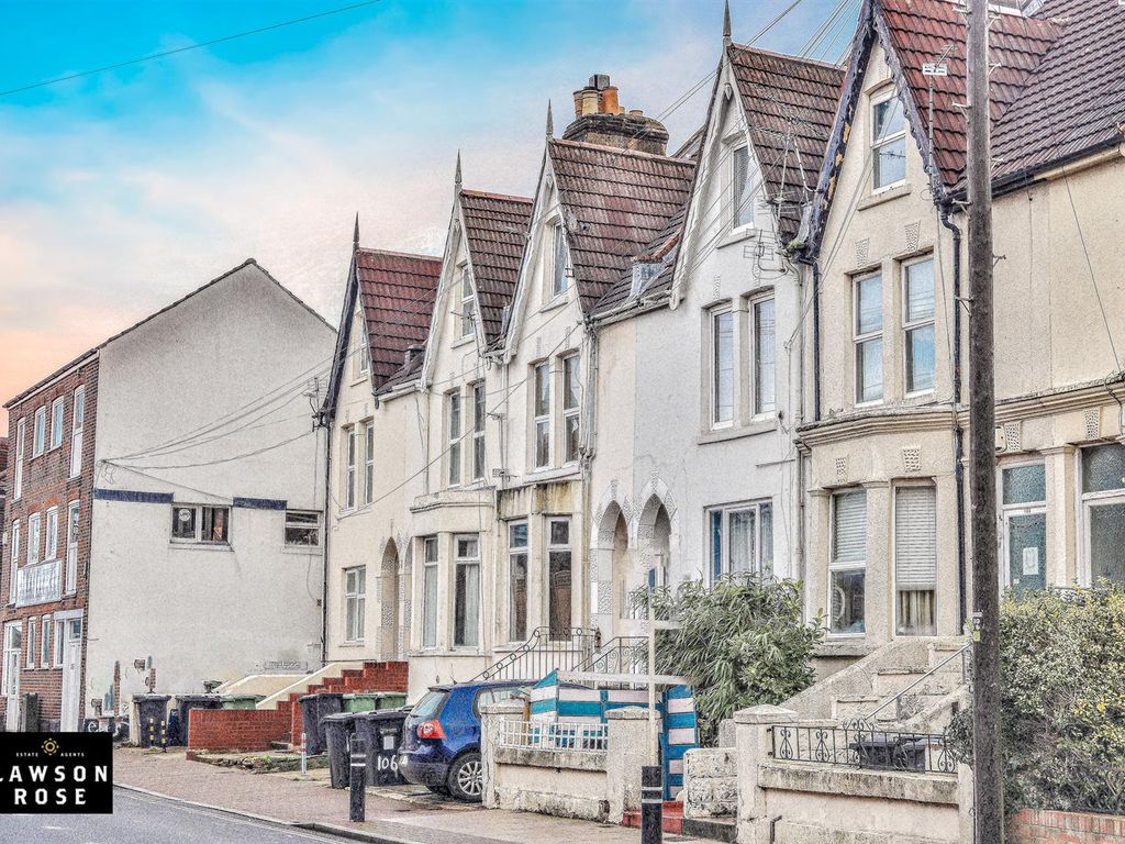 2 bed property to rent in Waverley Road, Southsea PO5 Zoopla