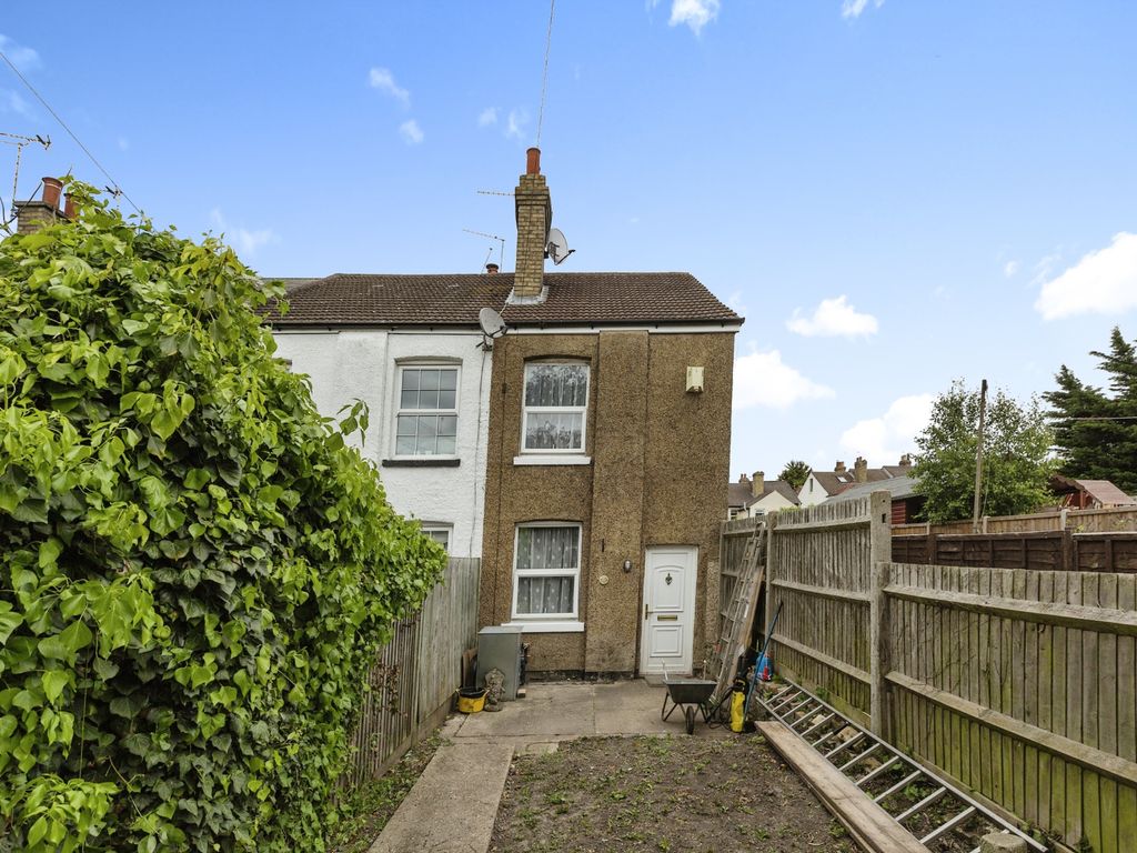 3 bed end terrace house for sale in New Road, South Darenth, Dartford
